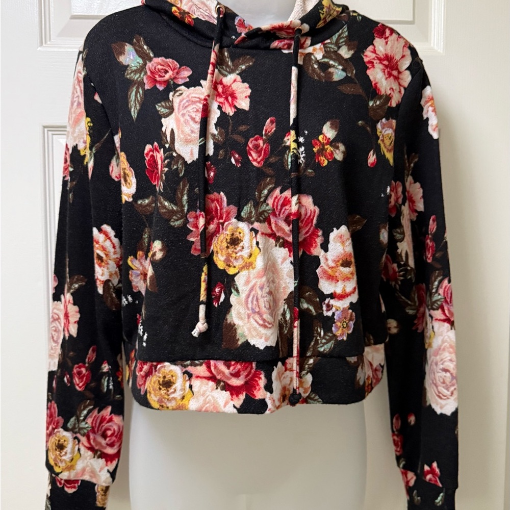 Mossimo Supply Co Black and Pink Cropped Hoodie
